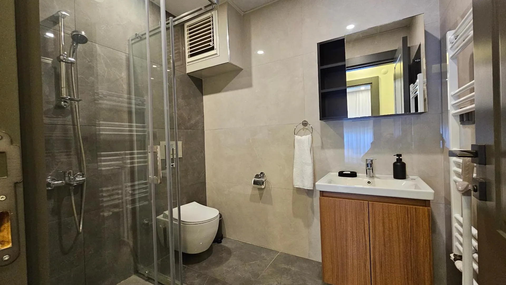 New Flat With Big Living Spaces 2-5 Near By Lara Beach Antalya Turkije