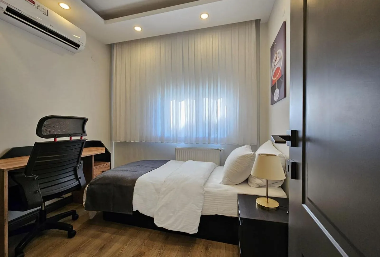 New Flat With Big Living Spaces 2-5 Near By Lara Beach Antalya Turkije