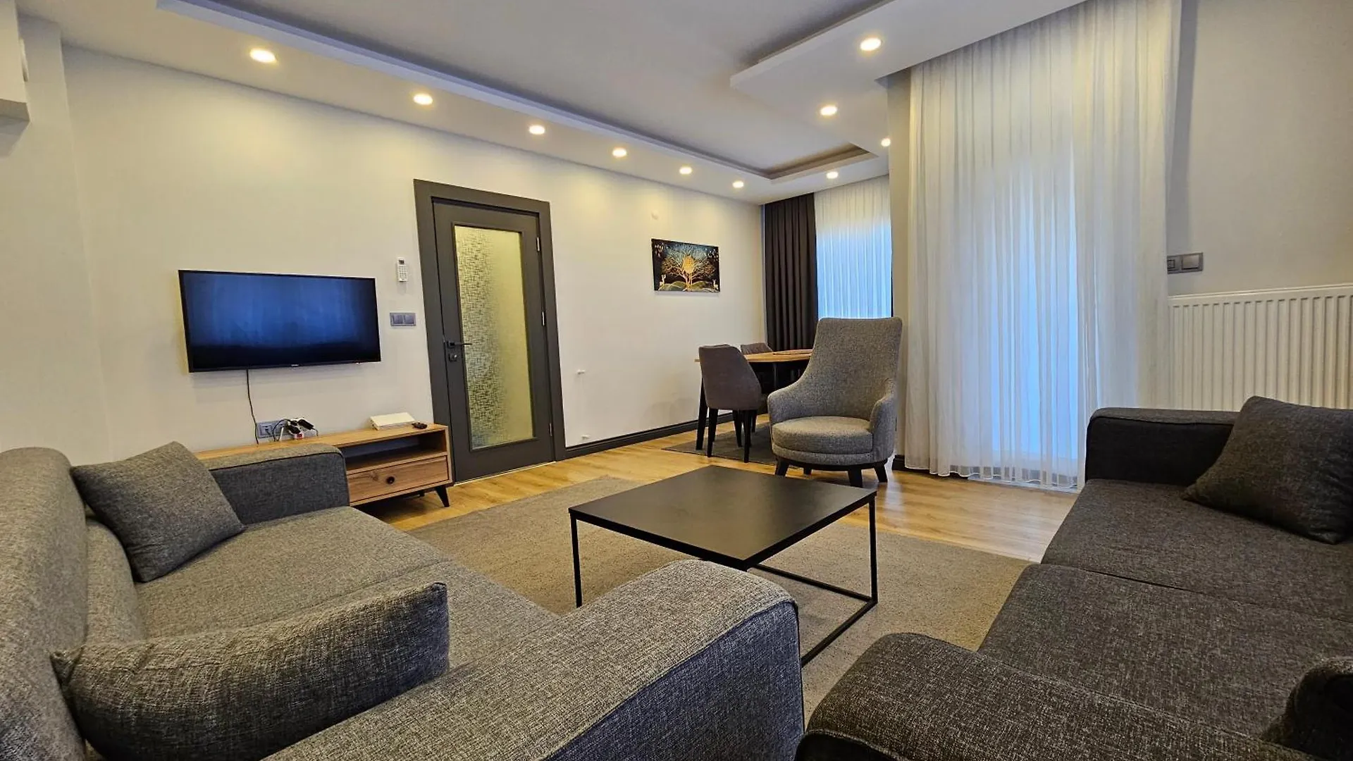 New Flat With Big Living Spaces 2-5 Near By Lara Beach 安塔利亚 公寓