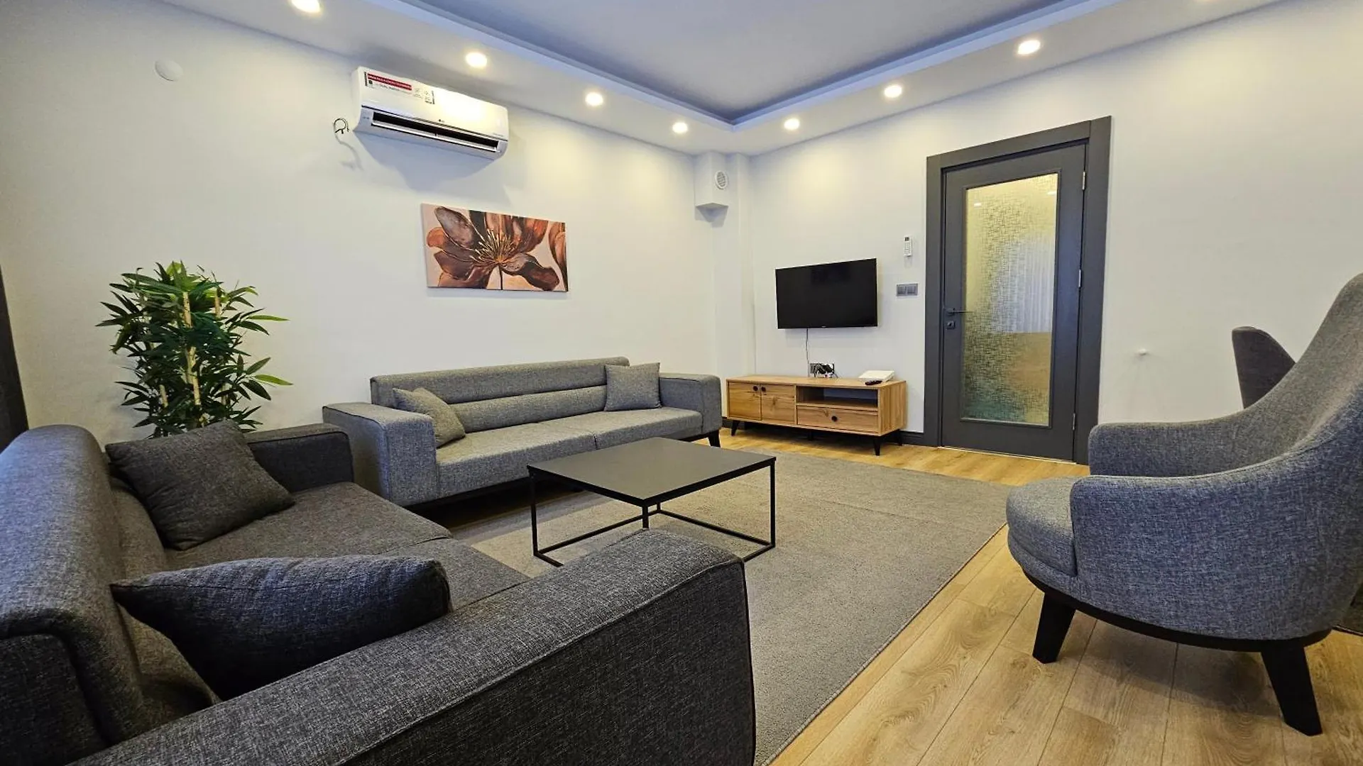 New Flat With Big Living Spaces 2-5 Near By Lara Beach 安塔利亚